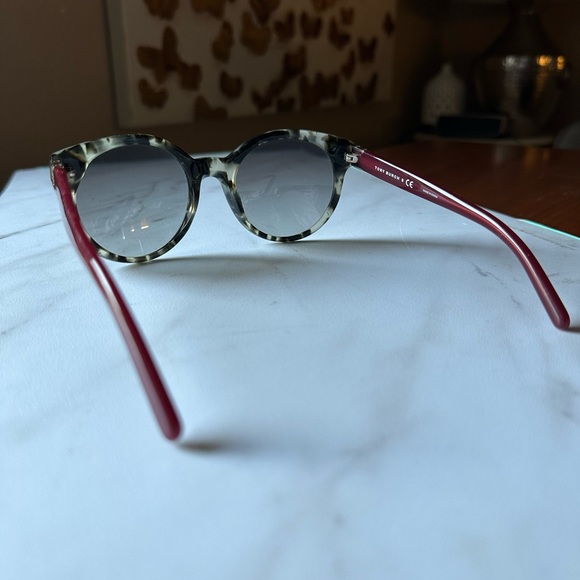 Authentic Tory Burch Sunnies (Great condition!) - Picture 6 of 15